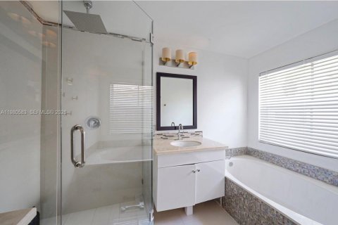 Villa ou maison à louer à Weston, Floride: 4 chambres, 192.59 m2 № 2044134 - photo 18