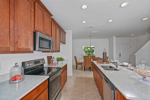 Townhouse in Davenport, Florida 3 bedrooms, 153.38 sq.m. № 1636148 - photo 4