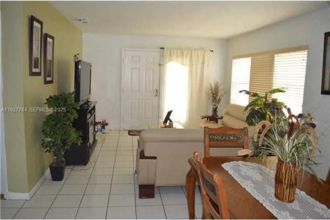 Снять в аренду таунхаус в Майами, Флорида 3 спальни, 171.68м2, № 1988111 - фото 16