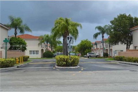 Снять в аренду таунхаус в Майами, Флорида 3 спальни, 171.68м2, № 1988111 - фото 14