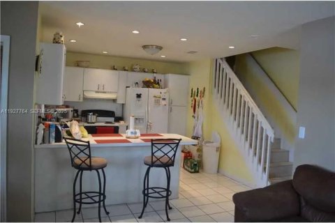 Снять в аренду таунхаус в Майами, Флорида 3 спальни, 171.68м2, № 1988111 - фото 21