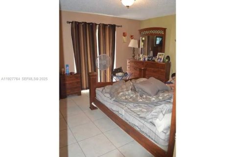 Снять в аренду таунхаус в Майами, Флорида 3 спальни, 171.68м2, № 1988111 - фото 9