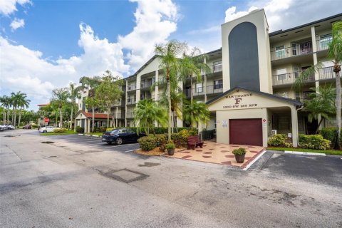 Condo in Pembroke Pines, Florida, 1 bedroom  № 1872328 - photo 1