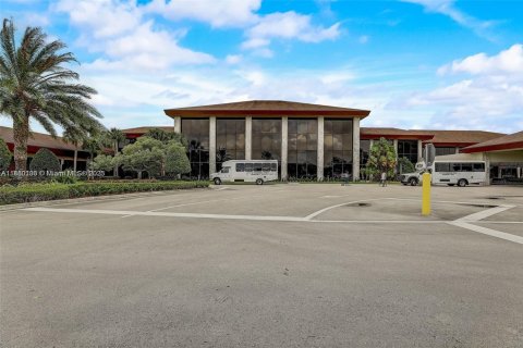 Condo in Pembroke Pines, Florida, 1 bedroom  № 1872328 - photo 18