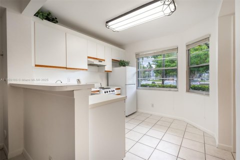 Condo in Pembroke Pines, Florida, 1 bedroom  № 1872328 - photo 5