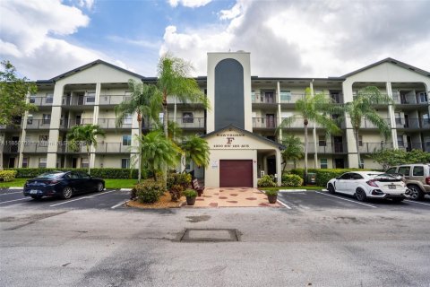 Condo in Pembroke Pines, Florida, 1 bedroom  № 1872328 - photo 16