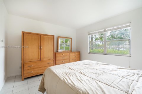 Condo in Pembroke Pines, Florida, 1 bedroom  № 1872328 - photo 11
