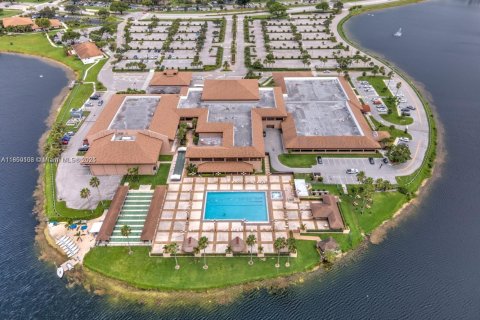 Condo in Pembroke Pines, Florida, 1 bedroom  № 1872328 - photo 22