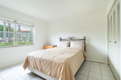 Condo in Pembroke Pines, Florida, 1 bedroom  № 1872328 - photo 10