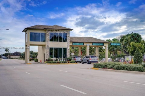 Condo in Pembroke Pines, Florida, 1 bedroom  № 1872328 - photo 24