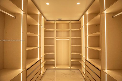 Copropriété à vendre à Miami, Floride: 4 chambres, 247.4 m2 № 1948684 - photo 23