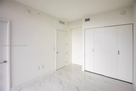 Copropriété à vendre à Miami, Floride: 4 chambres, 247.4 m2 № 1948684 - photo 14
