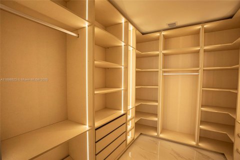 Copropriété à vendre à Miami, Floride: 4 chambres, 247.4 m2 № 1948684 - photo 25