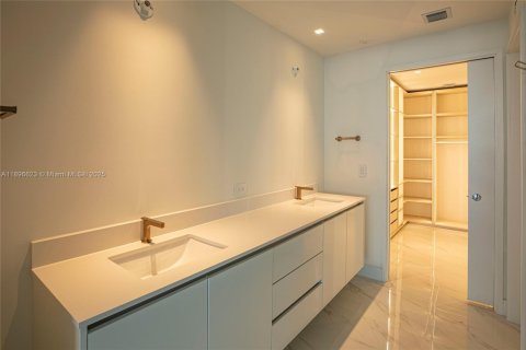 Copropriété à vendre à Miami, Floride: 4 chambres, 247.4 m2 № 1948684 - photo 21