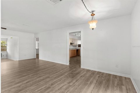 Casa en venta en Deltona, Florida, 4 dormitorios, 140.28 m2 № 1736980 - foto 9