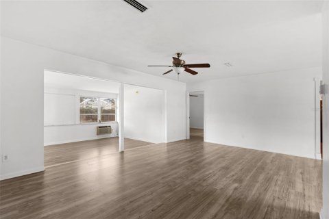 Casa en venta en Deltona, Florida, 4 dormitorios, 140.28 m2 № 1736980 - foto 10