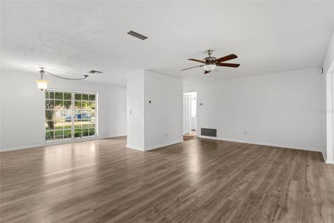 Casa en venta en Deltona, Florida, 4 dormitorios, 140.28 m2 № 1736980 - foto 7