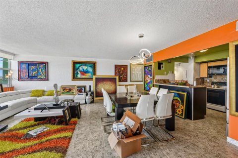 Copropriété à vendre à North Miami, Floride: 2 chambres, 110.37 m2 № 2072795 - photo 3