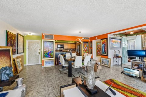 Copropriété à vendre à North Miami, Floride: 2 chambres, 110.37 m2 № 2072795 - photo 5