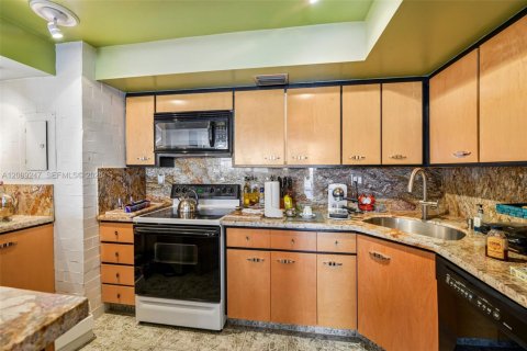 Copropriété à vendre à North Miami, Floride: 2 chambres, 110.37 m2 № 2072795 - photo 7