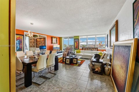 Condo à North Miami, Floride, 2 chambres № 2072795