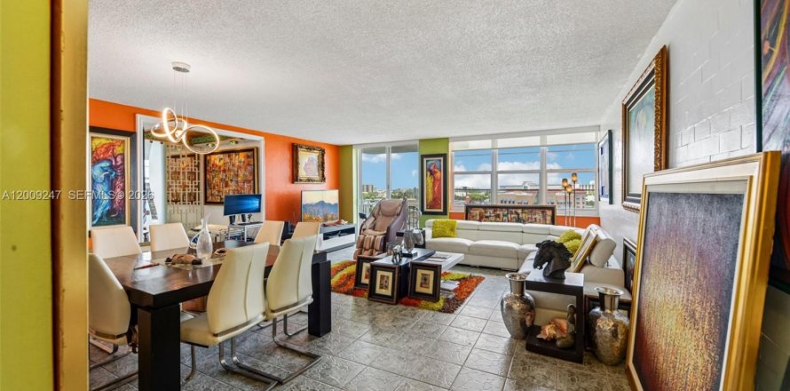Condo à North Miami, Floride, 2 chambres № 2072795