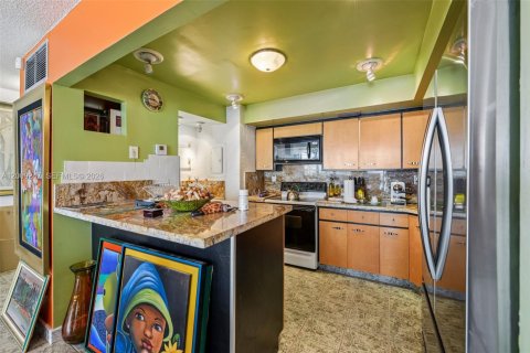 Copropriété à vendre à North Miami, Floride: 2 chambres, 110.37 m2 № 2072795 - photo 6
