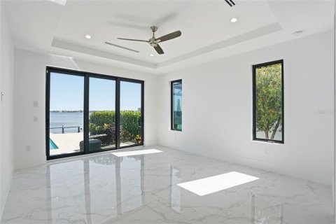 Casa en venta en Cape Coral, Florida, 7 dormitorios, 794.31 m2 № 2142427 - foto 25