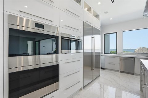 Casa en venta en Cape Coral, Florida, 7 dormitorios, 794.31 m2 № 2142427 - foto 2