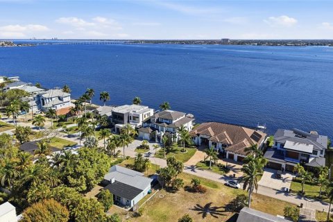 Casa en venta en Cape Coral, Florida, 7 dormitorios, 794.31 m2 № 2142427 - foto 7