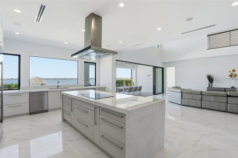 Casa en venta en Cape Coral, Florida, 7 dormitorios, 794.31 m2 № 2142427 - foto 17