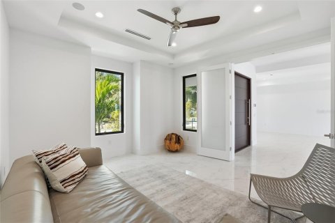 Casa en venta en Cape Coral, Florida, 7 dormitorios, 794.31 m2 № 2142427 - foto 21