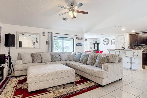 Villa ou maison à vendre à Kissimmee, Floride: 3 chambres, 159.88 m2 № 2226557 - photo 3