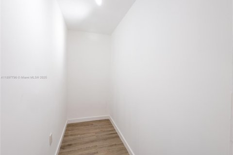 Купить виллу или дом в Холливуд, Флорида 4 спальни, 114.46м2, № 1949182 - фото 15