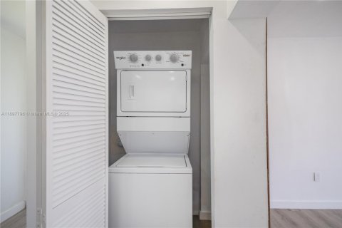 Купить виллу или дом в Холливуд, Флорида 4 спальни, 114.46м2, № 1949182 - фото 10