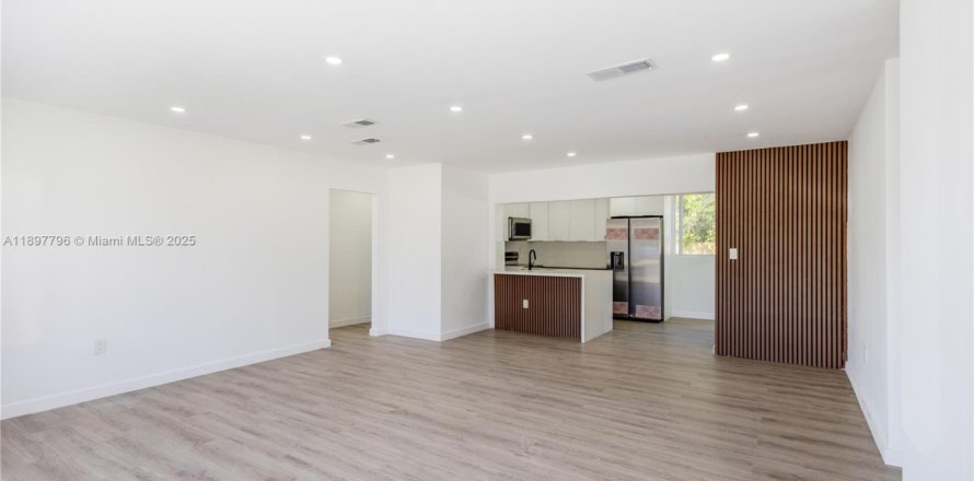 Дом в Холливуд, Флорида 4 спальни, 114.46м2 № 1949182