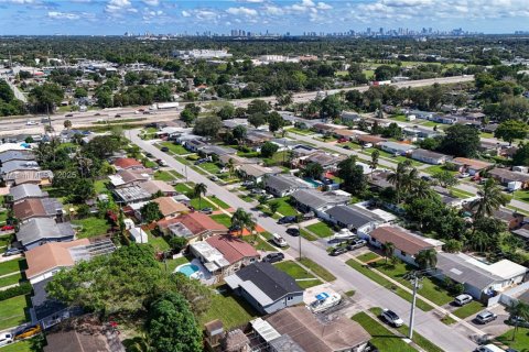 Купить виллу или дом в Холливуд, Флорида 4 спальни, 114.46м2, № 1949182 - фото 25