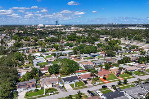 Купить виллу или дом в Холливуд, Флорида 4 спальни, 114.46м2, № 1949182 - фото 5