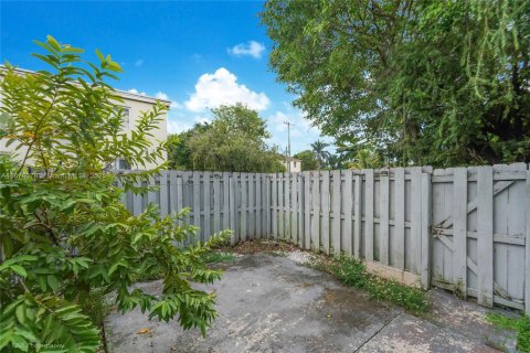 Copropriété à vendre à Miami, Floride: 4 chambres, 130.99 m2 № 1896182 - photo 12