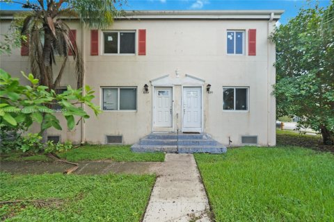 Copropriété à vendre à Miami, Floride: 4 chambres, 130.99 m2 № 1896182 - photo 2