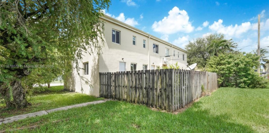 Condo à Miami, Floride, 4 chambres  № 1896182