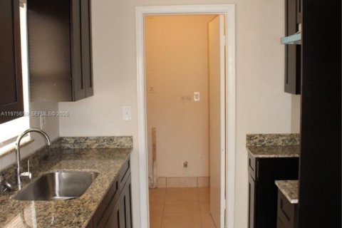 Apartment in Pompano Beach, Florida 1 bedroom № 2038533 - photo 5