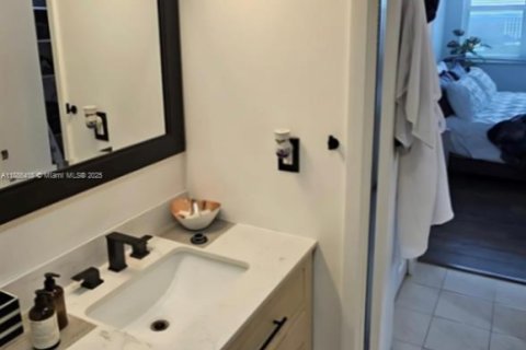 Condo in North Miami, Florida, 1 bedroom  № 1933150 - photo 10