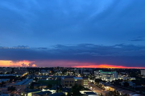 Condo in North Miami, Florida, 1 bedroom  № 1933150 - photo 14