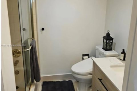 Condo in North Miami, Florida, 1 bedroom  № 1933150 - photo 12