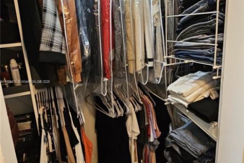 Condo in North Miami, Florida, 1 bedroom  № 1933150 - photo 4