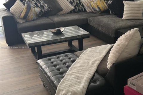 Condo in North Miami, Florida, 1 bedroom  № 1933150 - photo 5