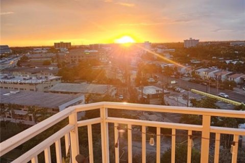 Condo in North Miami, Florida, 1 bedroom  № 1933150 - photo 13