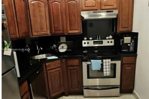 Condo in North Miami, Florida, 1 bedroom  № 1933150 - photo 7