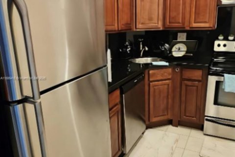 Condo in North Miami, Florida, 1 bedroom  № 1933150 - photo 6